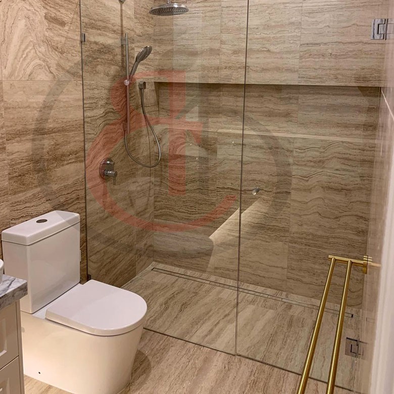 Отделка ванной комнаты выполнена по дизайн проекту