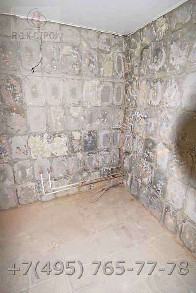 Демонтаж плитки со стен ванной комнаты