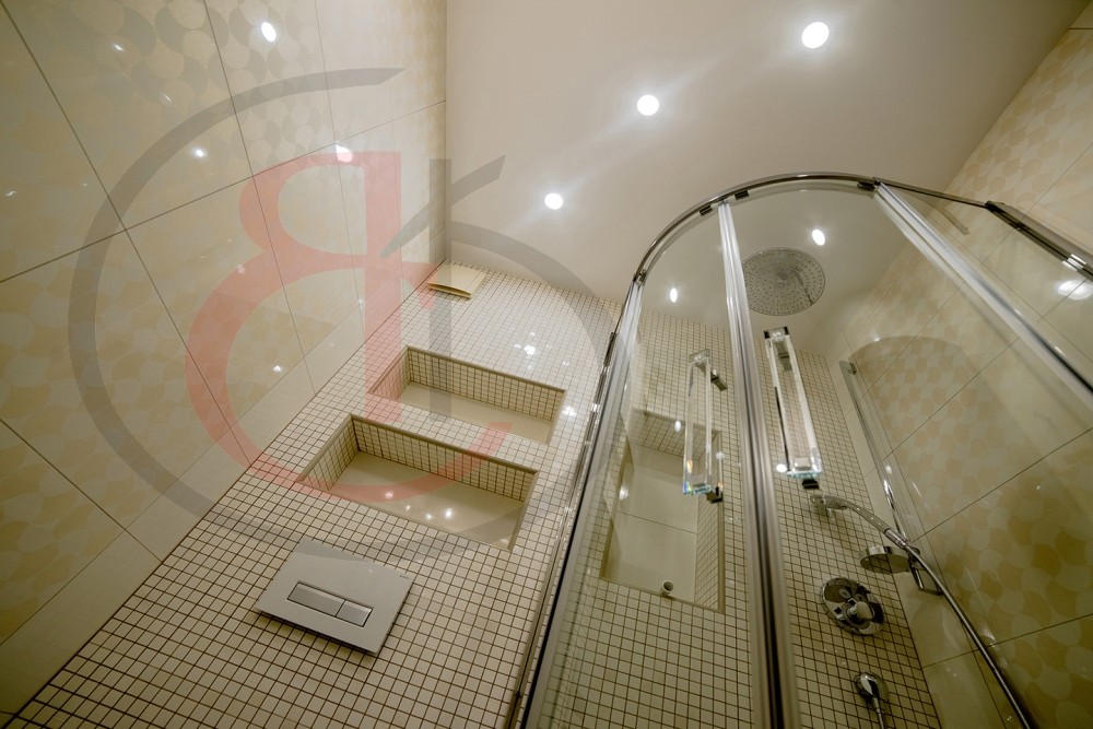 Укладка плитки в ванной комнате в ЖК Дом на Мосфильмовской, Маленький совмещенный санузел (2)